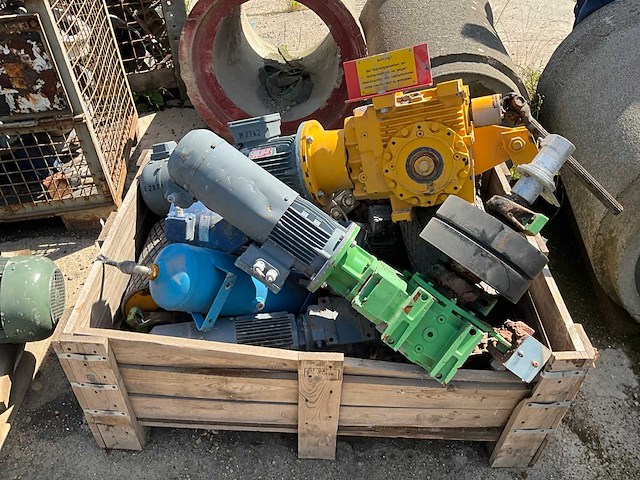 Partij elektromotor / machineonderdelen - afbeelding 2 van  6