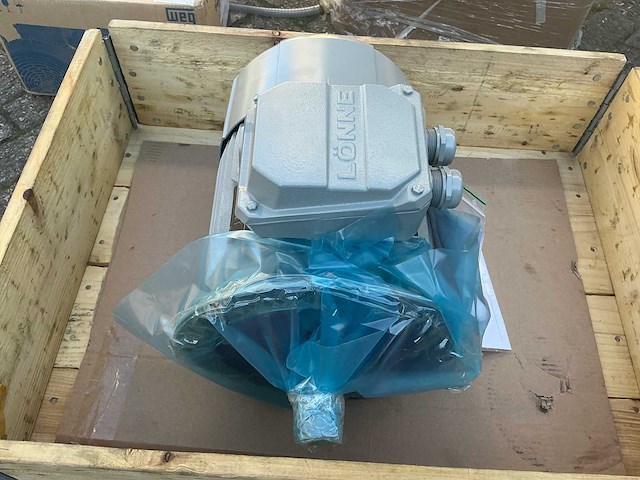 Partij elektromotoren en pomp (o.a. lönne,tss 7.5kw, weg w22, calpeda) (6x) - afbeelding 21 van  22