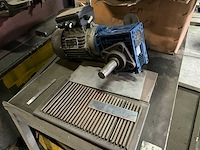 Partij elektromotoren & machineonderdelen - afbeelding 2 van  4