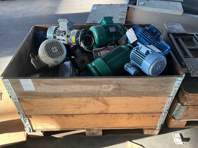 Partij elektromotoren - afbeelding 1 van  8