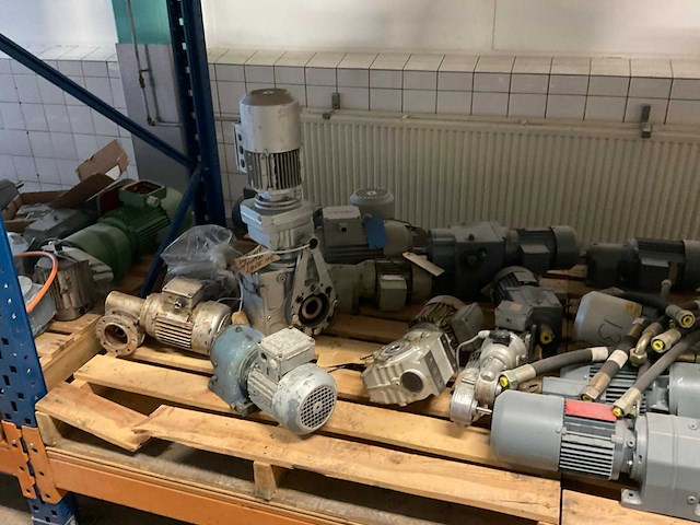 Partij elektromotoren - afbeelding 12 van  17