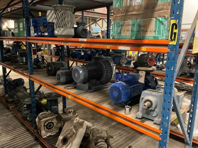 Partij elektromotoren - afbeelding 13 van  18