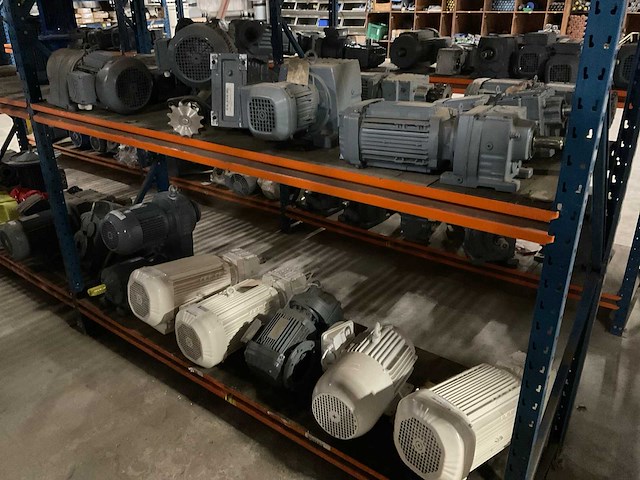 Partij elektromotoren - afbeelding 15 van  18