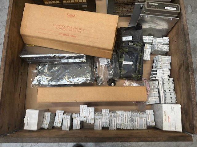 Partij elektronica - voedingen, modules, relais & componenten - afbeelding 3 van  8