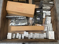 Partij elektronica - voedingen, modules, relais & componenten - afbeelding 3 van  8