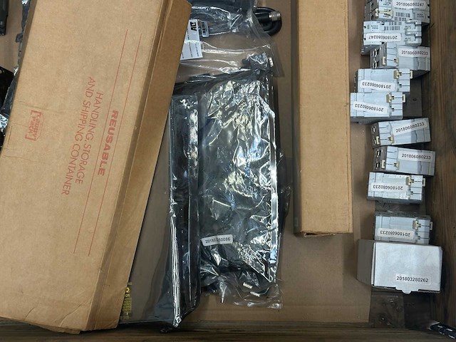 Partij elektronica - voedingen, modules, relais & componenten - afbeelding 5 van  8