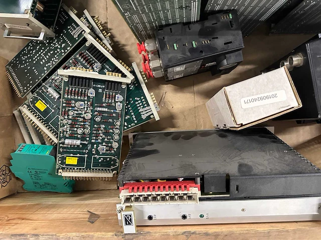 Partij elektronica: besturingsmodules, printplaten en industriële automatiseringscomponenten - afbeelding 7 van  9