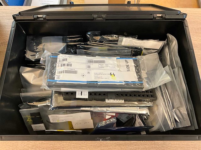 Partij elektronica componenten - afbeelding 1 van  9