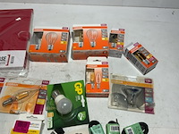 Partij elektronica, diverse merken, lampen, solera accu, kabels - afbeelding 3 van  5