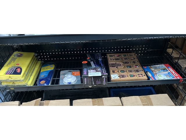 Partij elektronica en diverse artikelen w.o. inlegzooltjes w.o. ledvance, geko - afbeelding 1 van  9