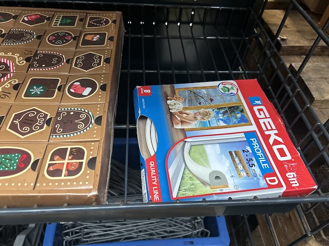 Partij elektronica en diverse artikelen w.o. inlegzooltjes w.o. ledvance, geko - afbeelding 5 van  9