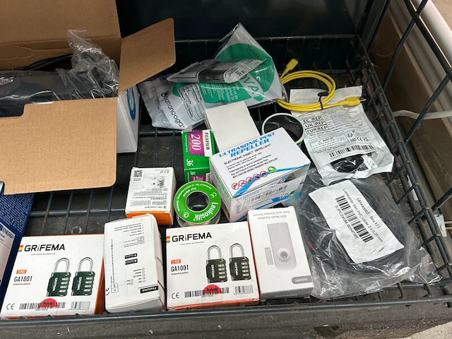 Partij elektronica en huishoudelijke artikelen w.o. griffema, leukosilk, fujifilm - afbeelding 2 van  6