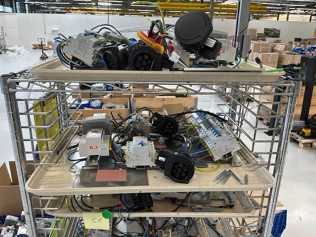 Partij elektronica en toebehoren voor laadpalen - afbeelding 9 van  13