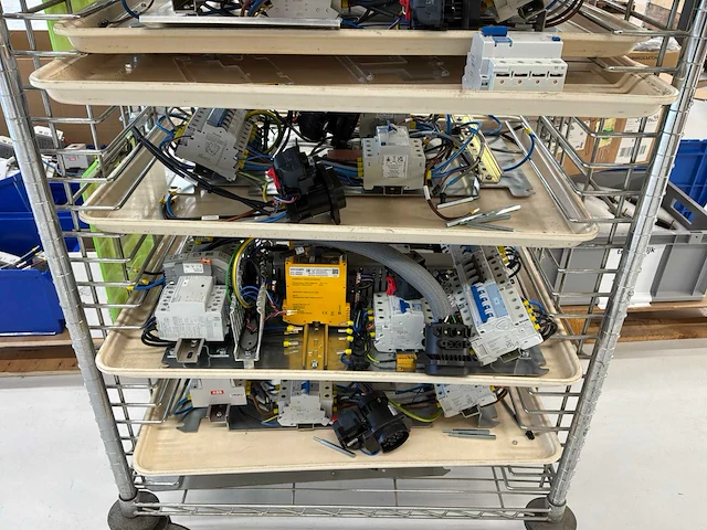 Partij elektronica en toebehoren voor laadpalen - afbeelding 11 van  13