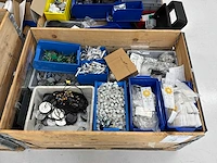 Partij elektronica en toebehoren voor laadpalen - afbeelding 4 van  13