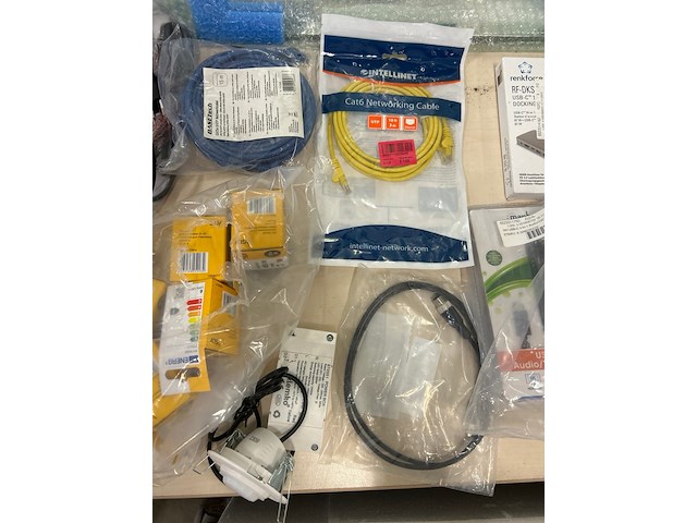 Partij elektronica en verlichting, w.o. basetech, philips - afbeelding 3 van  9