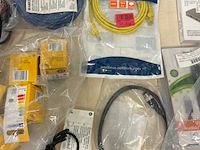 Partij elektronica en verlichting, w.o. basetech, philips - afbeelding 3 van  9