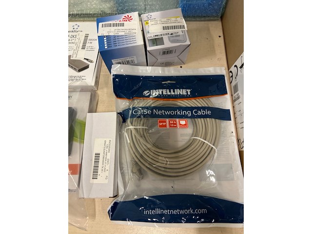 Partij elektronica en verlichting, w.o. basetech, philips - afbeelding 4 van  9