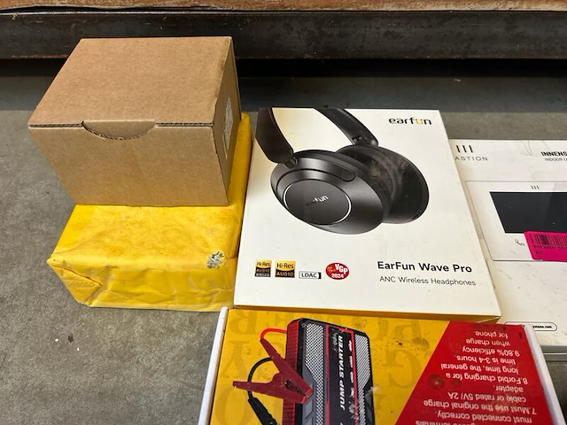 Partij elektronica, installatiematerialen en beveiligingsapparatuur w.o. earfun, hikvision, bastion - afbeelding 8 van  10