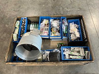 Partij elektronica, lampen & schakelmateriaal - afbeelding 5 van  11