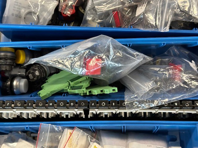 Partij elektronica, lampen & schakelmateriaal - afbeelding 10 van  11