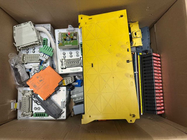 Partij elektronica onderdelen - afbeelding 2 van  7