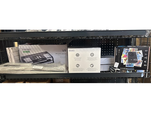 Partij elektronica w.o. action camera's en vacuüm sealer - afbeelding 1 van  9