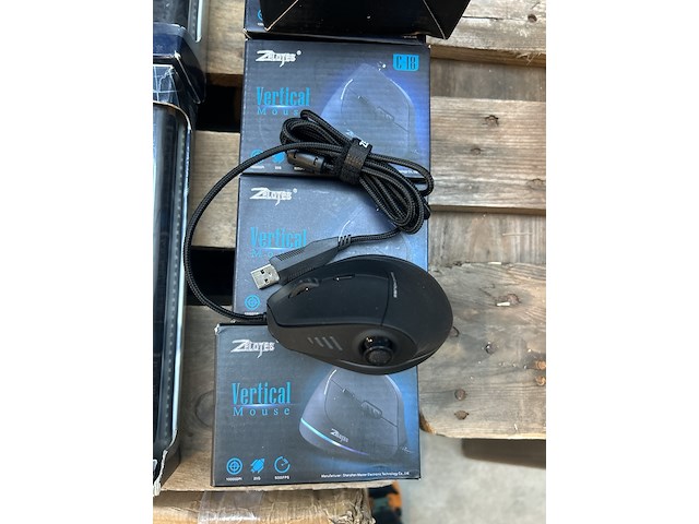 Partij elektronica w.o. computermuis en vr bril w.o. fargus, zelotus, msi - afbeelding 6 van  12