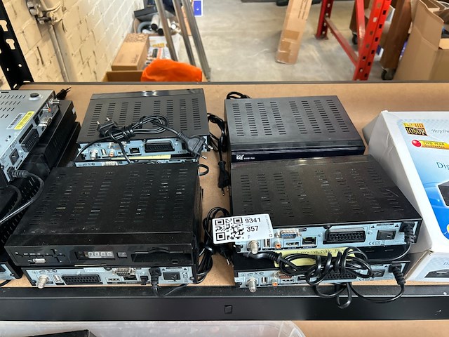 Partij elektronica w.o. digitale satelliet w.o. gi technology - afbeelding 3 van  9
