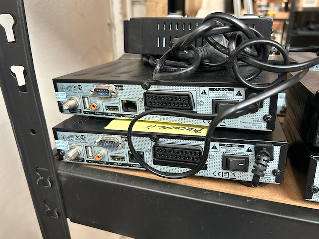 Partij elektronica w.o. digitale satelliet w.o. gi technology - afbeelding 5 van  9