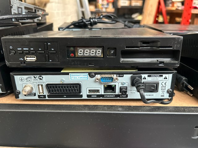 Partij elektronica w.o. digitale satelliet w.o. gi technology - afbeelding 6 van  9