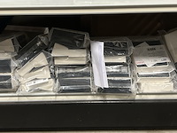 Partij elektronica w.o. universele datadoos w.o. hager, attema - afbeelding 1 van  4