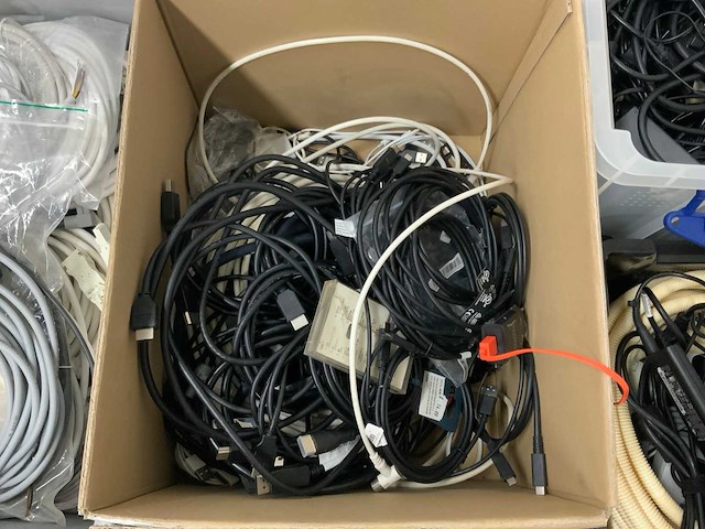 Partij elektronica - afbeelding 10 van  12