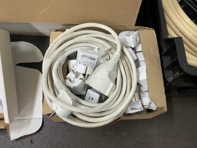 Partij elektronica - afbeelding 12 van  12