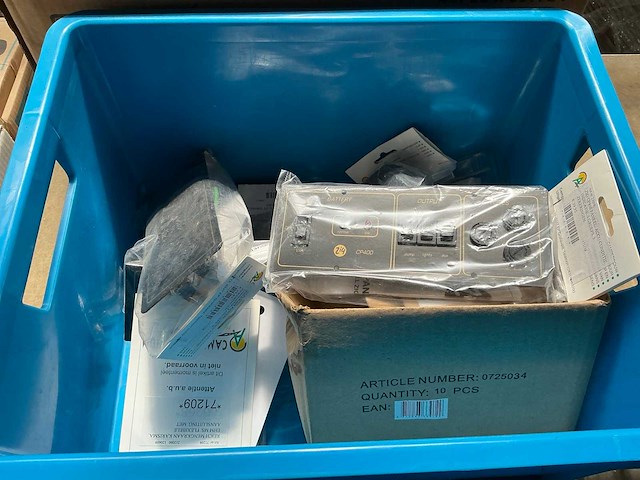 Partij elektronische campertoebehoren - afbeelding 9 van  9