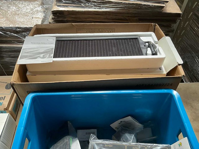 Partij elektronische campertoebehoren - afbeelding 5 van  5