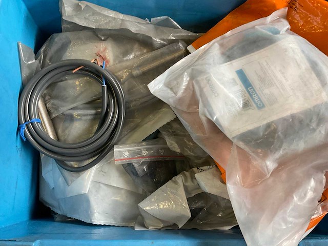 Partij elektronische materialen - afbeelding 17 van  17