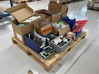 Partij elektronische ontwikkel-, test- en meetapparatuur