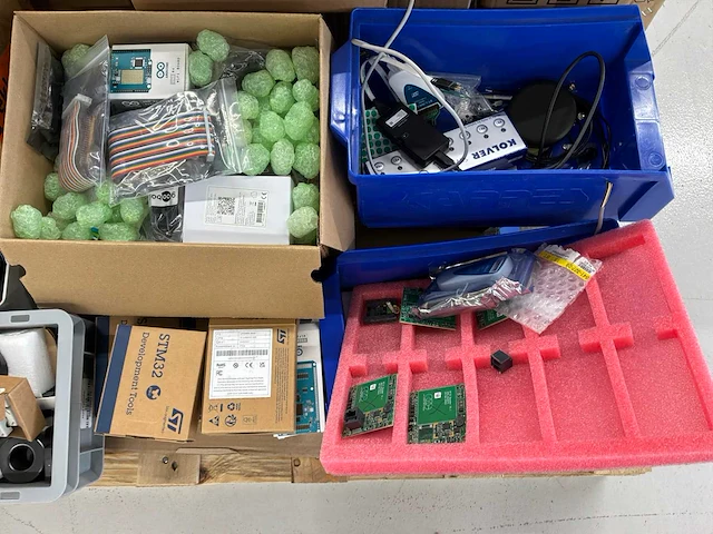 Partij elektronische ontwikkel-, test- en meetapparatuur - afbeelding 5 van  6
