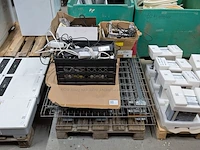Partij elektrotechnisch materiaal en stalen draadroosters