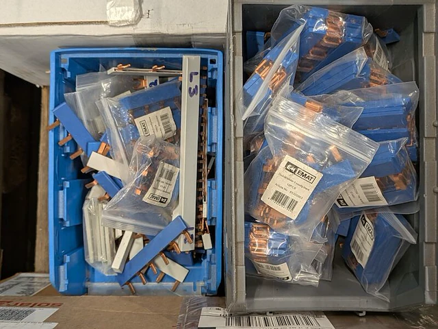 Partij elektrotechnische installatiematerialen en componenten - afbeelding 5 van  25