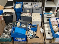 Partij elektrotechnische installatiematerialen en componenten - afbeelding 7 van  25