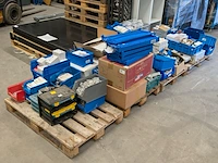 Partij elektrotechnische installatiematerialen en componenten