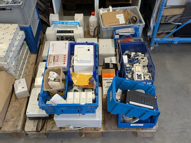 Partij elektrotechnische installatiematerialen en componenten - afbeelding 14 van  25