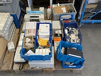 Partij elektrotechnische installatiematerialen en componenten - afbeelding 14 van  25