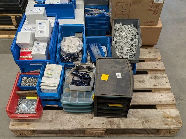 Partij elektrotechnische installatiematerialen en componenten - afbeelding 19 van  25