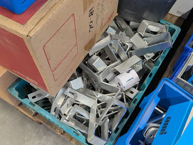 Partij elektrotechnische installatiematerialen en componenten - afbeelding 25 van  25