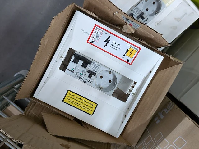Partij elektrotechnische installatiematerialen en componenten - afbeelding 3 van  8