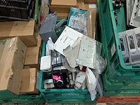 Partij elektrotechnische materialen, componenten en installatiemateriaal - afbeelding 2 van  13