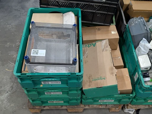 Partij elektrotechnische materialen, componenten en installatiemateriaal - afbeelding 3 van  13